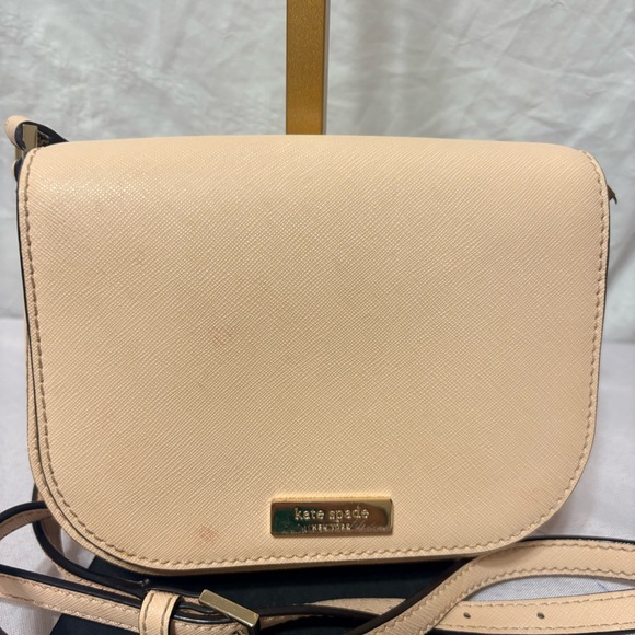 Kate Spade New York Laurel Way Carsen crossbody bag. - Picture 3 of 10